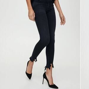 MODEL OFF-DUTY Black Distressed Jeans – AGOLDE Sophie Mid Rise – Size 26